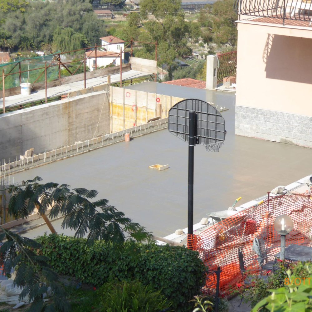 Armatura e getto pavimentazioni a bordo piscina